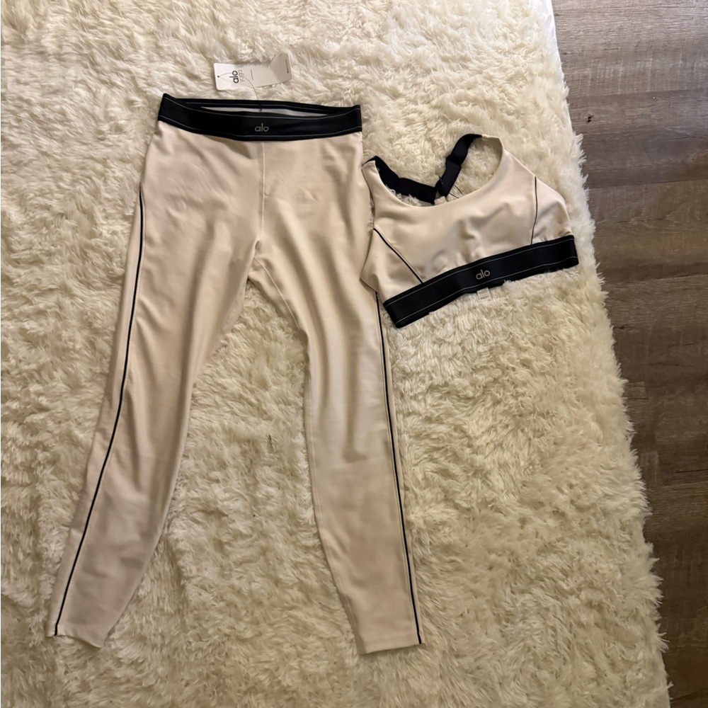 ALO Yoga Women's Beige and Black Leggings